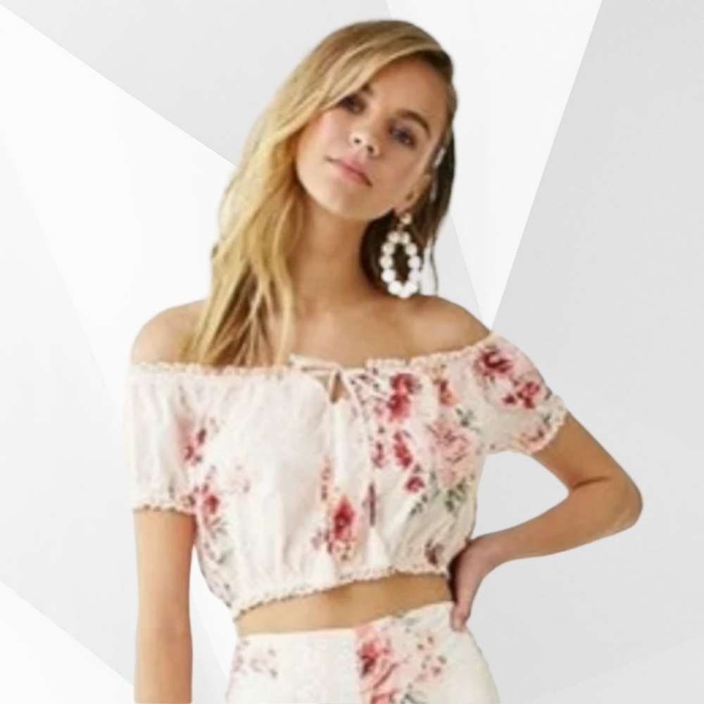 Forever 21 Flower & Embroidered Hem Top